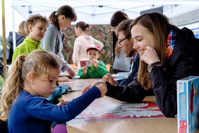 Na pierwszym planie od prawej: Paulina Szymaniak i Grzegorz Nawrot (OBEN IPN w Łodzi)