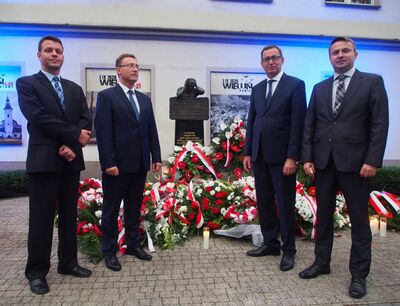 Od lewej Artur Ossowski (IPN Łódź), dr Dariusz Rogut (dyrektor Oddziału IPN w Łodzi), dr Jarosław Szarek (prezes IPN), dr Sebastian Pilarski (naczelnik OBBH IPN w Łodzi)
