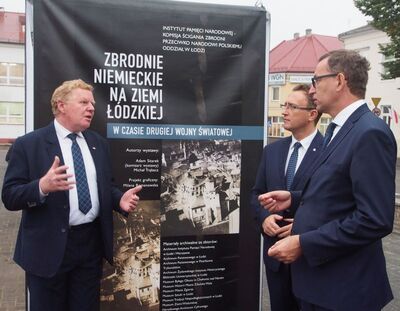 Od lewej Poseł na Sejm RP Grzegorz Wojciechowski, dr Dariusz Rogut (dyrektor Oddziału IPN w Łodzi), dr Jarosław Szarek (prezes IPN)