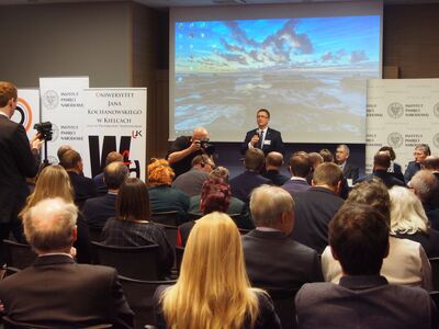 Uczestników konferencji powitał dr Dariusz Rogut, dyrektor Oddziału IPN w Łodzi, inicjator przedsięwzięcia