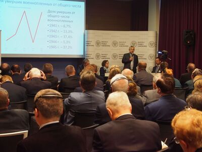 Przy mikrofonie prof. Aleksander Riepiniecki, Państwowy Uniwersytet Społeczno-Pedagogiczny w Samarze