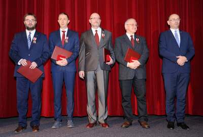 Tegoroczni Laureaci: Piotr Gołdyn, Maciej Grzesiński, Maciej Myczka i Janusz Waliszewski oraz zastępca Prezesa IPN dr Mateusz Szpytma