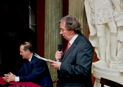 Laudację na cześć Instytutu Pamięci Narodowej odczytuje prof. Leon Drobnik