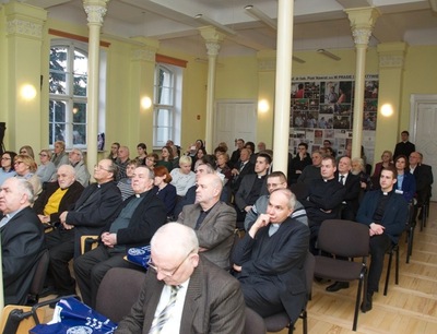 Promocja zgromadziła też osoby mające osobiste wspomnienia ze spotkań z Arcybiskupem Baraniakiem. Fot. Jan Kołodziejski