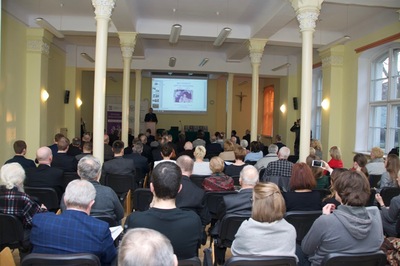 Promocja zgromadziła też osoby mające osobiste wspomnienia ze spotkań z Arcybiskupem Baraniakiem. Fot. Jan Kołodziejski