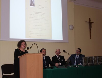 Dr hab. Elżbieta Wojcieszyk przybliża okres od ingresu do śmierci Arcybiskupa. Fot. Marta Sankiewicz