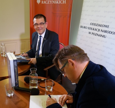 Spotkanie ze współautorami albumu „Generał Józef Haller 1873-1960” dr. Wojciechem J. Muszyńskim oraz dr. Rafałem Sierchułą. Fot. W. Sobócki