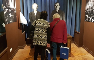 Zwiedzanie wystawy stałej Muzeum Powstania Wielkopolskiego 1918-1919. Fot. M. Szczesiak-Ślusarek