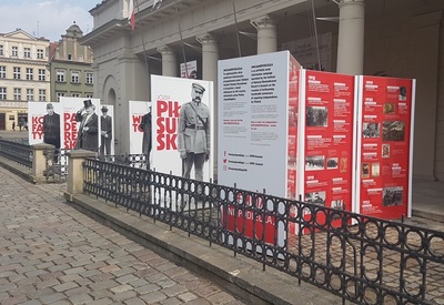 Wystawa plenerowa „Ojcowie Niepodległości”. Fot. M. Szczesiak-Ślusarek