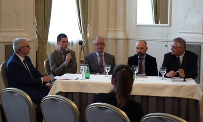 Panel dyskusyjny „Czy tylko 11 listopada? Pamięć o odzyskaniu niepodległości w regionach”. Fot. W. Sobócki