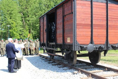 Uroczystość odsłonięcia Miejsca Pamięci Zbrodni Katyńskiej