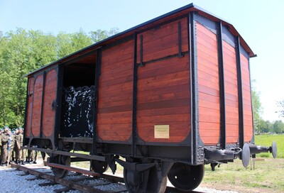 Uroczystość odsłonięcia Miejsca Pamięci Zbrodni Katyńskiej