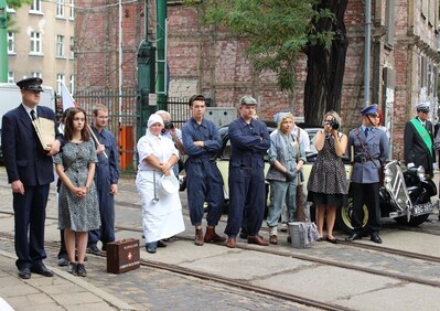 Uroczystość pod tablicą pamiątkową przy dawnej zajezdni MPK na ul. Gajowej