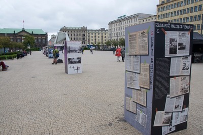 Wystawa okolicznościowa na Placu Wolności