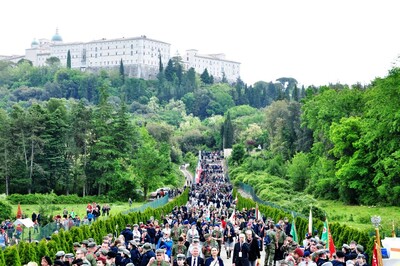 Widok na klasztor na Monte Cassino. Obchody 75. rocznicy bitwy