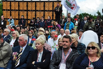 Uczestnicy Wyjazdu Pamięci podczas oficjalnych uroczystości upamiętniających 75. rocznicę bitwy o Monte Cassino