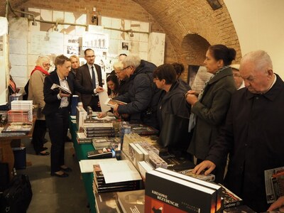Stoisko z wydawnictwami IPN podczas III Wielkopolskiego Forum Pamięci Narodowej. Fot. Marta Szczesiak-Ślusarek
