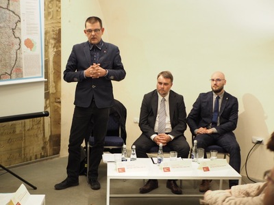 Uczestnicy panelu na temat okupacji w Kraju Warty. Od lewej: dr Rafał Sierchuła OBBH, Piotr Orzechowski, Tomasz Cieślak, OBEN IPN w Poznaniu. Fot. Marta Szczesiak-Ślusarek