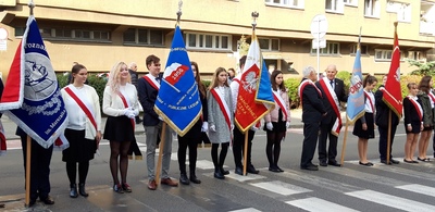 Uroczystości pod tablicą Petera Mansfelda.