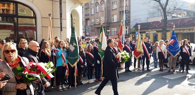 Uroczystości pod tablicą Romka Strzałkowskiego.