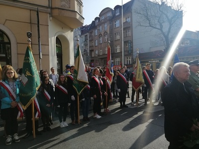 Uroczystości pod tablicą Romka Strzałkowskiego.