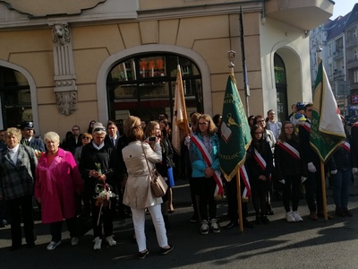 Uroczystości pod tablicą Romka Strzałkowskiego.