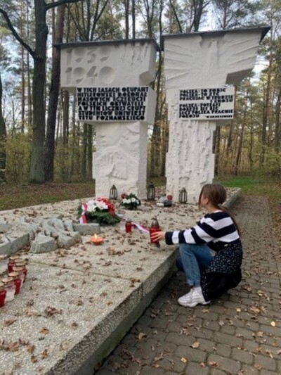 Uczniowie SP 58 w Poznaniu – Pomnik Studentów 1939-1940