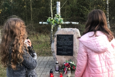 Uczniowie SP 58 w Poznaniu w lasach zakrzewskich