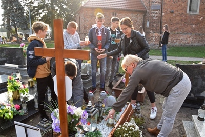 Uczniowie ze Szkoły Podstawowej w Starych Oborzyskach. Fot. Barbara Zaborska