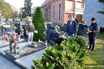 Uczniowie ze Szkoły Podstawowej w Starych Oborzyskach. Fot. Barbara Zaborska