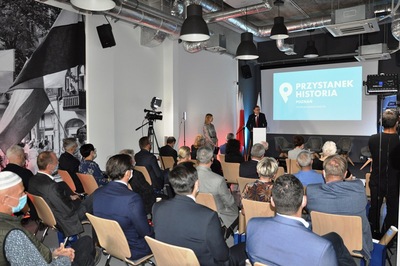 Otwarcie Przystanku Historia IPN w Poznaniu. Przemawia dr Jarosław Szarek prezes IPN