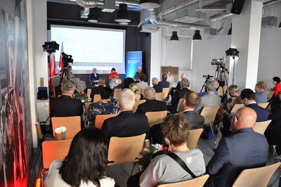 Otwarcie Przystanku Historia IPN w Poznaniu. Panel główny z udziałem zaproszonych gości.