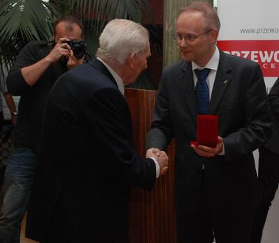 Medal, dyplom i legitymację 