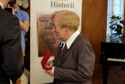 Medal, dyplom i legitymację 