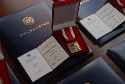 Medal, dyplom i legitymacja 