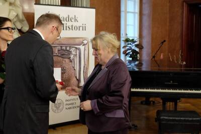 Medal, dyplom i legitymację 