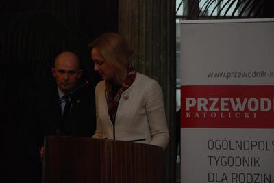 W imieniu Wojewody Wielkopolskiego słowa podziękowania pod adresem uhonorowanych wyraziła Anna Żuchowska-Bednarz, dyrektor Biura Wojewody Wielkopolskiego i wręczyła laureatom listy gratulacyjne od wojewody 