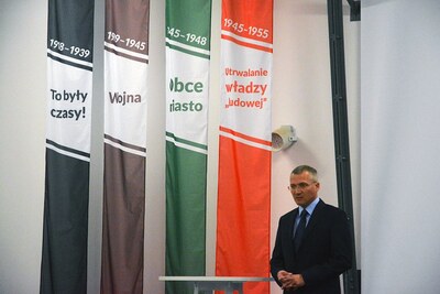 Otwarcie wystawy „EUROPA W RODZINIE. Ziemiaństwo polskie w XX wieku” w Ośrodku „Pamięć i Przyszłość” we Wrocławiu połączone z sesją historyczną „Kultura ziemiańska. Rola i znaczenie w XIX i XX wieku”. Na zdj. dr Tomasz Gałwiaczek (OBEN IPN Wrocław)