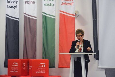 Otwarcie wystawy „EUROPA W RODZINIE. Ziemiaństwo polskie w XX wieku” w Ośrodku „Pamięć i Przyszłość” we Wrocławiu połączone z sesją historyczną „Kultura ziemiańska. Rola i znaczenie w XIX i XX w.” Na zdj. Ewa Mańkowska, Wicemarszałek Woj. Dolnośląskiego