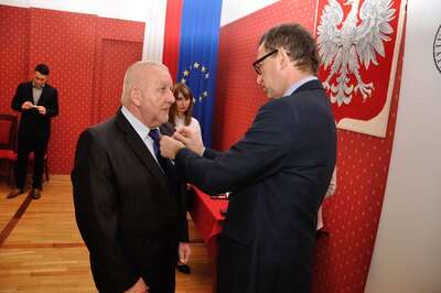 Uroczystość wręczenia Krzyży Wolności i Solidarności, Poznań 19 grudnia 2016. Na zdj. Edward Cieśla