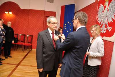 Uroczystość wręczenia Krzyży Wolności i Solidarności, Poznań 19 grudnia 2016. Na zdj. Maciej Urbański