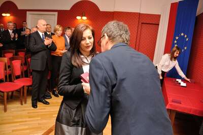 Uroczystość wręczenia Krzyży Wolności i Solidarności, Poznań 19 grudnia 2016. Na zdj. Dominika Skrzypczak