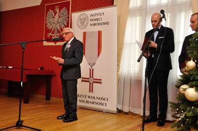 Uroczystość wręczenia Krzyży Wolności i Solidarności, Poznań 19 grudnia 2016. Na zdj. Zenon Wechmann