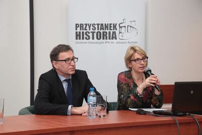 Prezentacja internetowej wersji wystawy „Europa w rodzinie. Ziemiaństwo polskie w XX wieku” przez  kurator wystawy, dr Agnieszkę Łuczak na nowym portalu IPN ziemianie.pamiec.pl