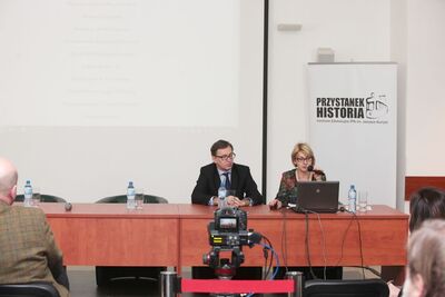 Prezentacja internetowej wersji wystawy  „Europa w rodzinie. Ziemiaństwo polskie w XX wieku” przez  kurator wystawy, dr Agnieszkę Łuczak na nowym portalu IPN ziemianie.pamiec.pl