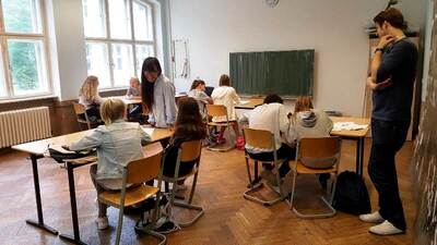 Uczniowie Dreilinden Gymnasium poznają wystawę