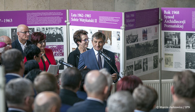 Marszałek Marek Kuchciński. Wystawa „Da mihi animas, caetera tolle. Arcybiskup Antoni Baraniak 1904–1977” – Warszawa, 13 września 2017. Fot. Marcin Jurkiewicz / IPN