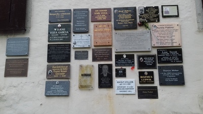 Zamek Hartheim, wewnętrzny dziedziniec