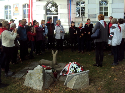 Zapal znicz pamięci 2017 – pomnik Sarenka