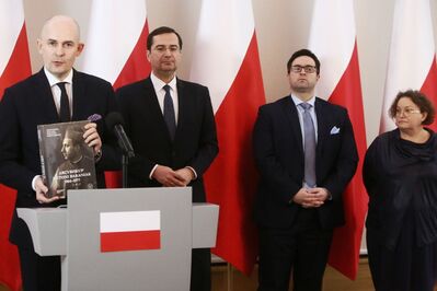 Autorzy albumu o abp. Antonim Baraniaku: Rafał Reczek, Konrad Białecki, Rafał Łatka, Elżbieta Wojcieszyk – Warszawa, Belweder, 6 października 2017. Fot. Sławomir Kasper (IPN)